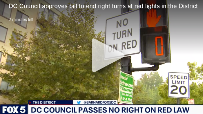 التصويت لمنع الانحراف يمينا عند الإشارات الحمراء في دي سي